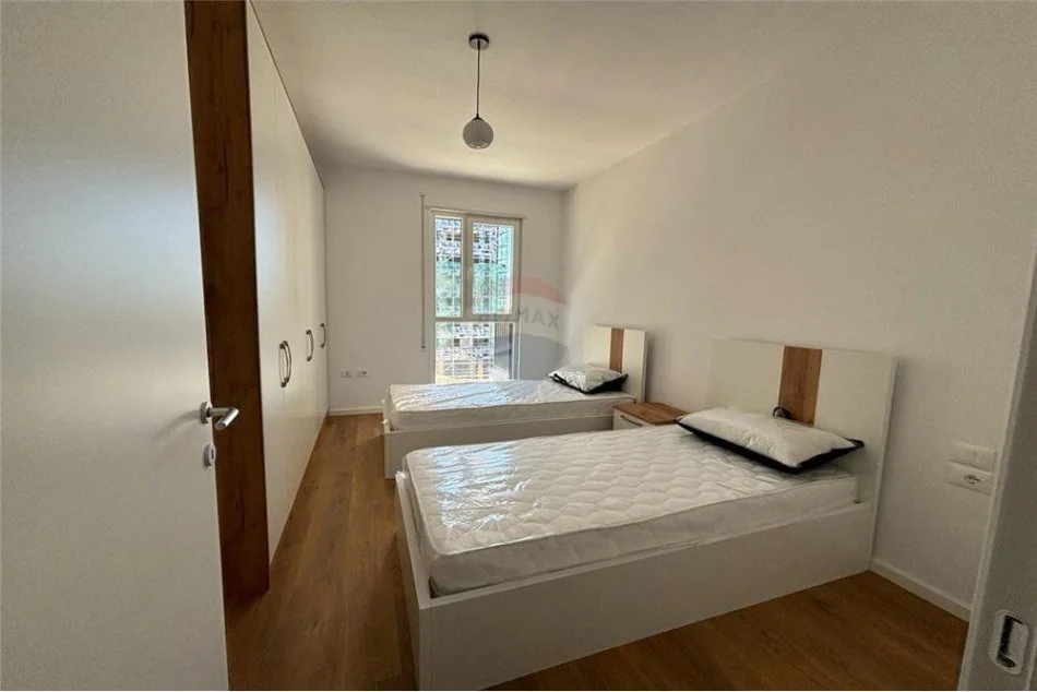Tirane, jepet me qera apartament 2+1+Ballkon Kati 3, 85 m² 800 € (don bosko)