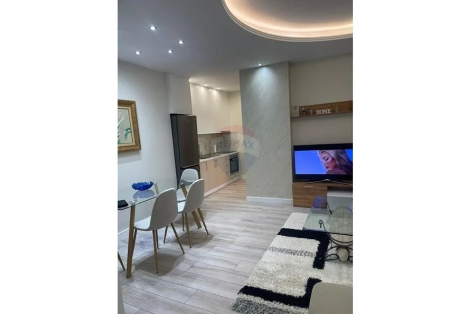 Tirane, jepet me qera apartament 1+1 Kati 9, 58 m² 1.000 € 