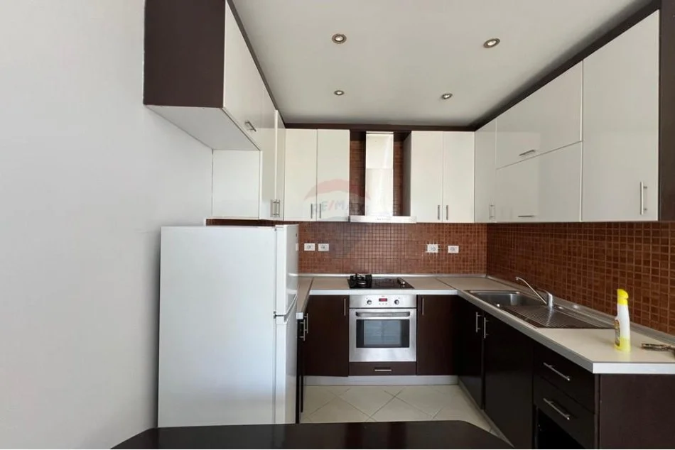 Tirane, jepet me qera apartament 1+1 Kati 7, 65 m² 350 € 