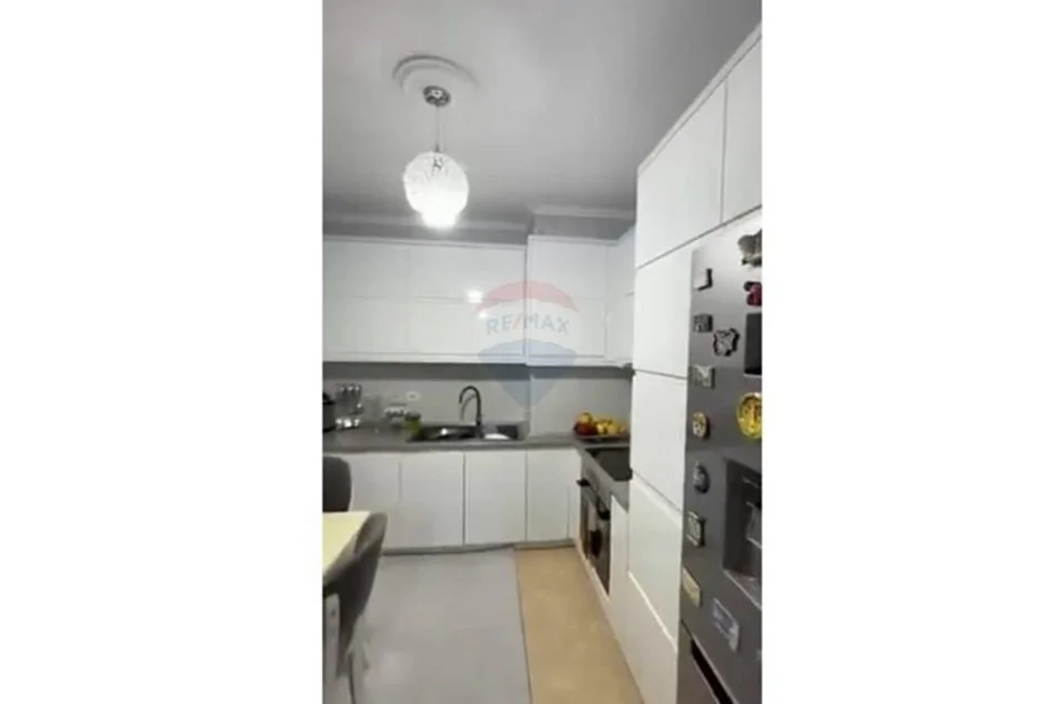 Tirane, shitet apartament 1+1 Kati 2, 73 m² 130.000 € (Rr. Jordan Misja)