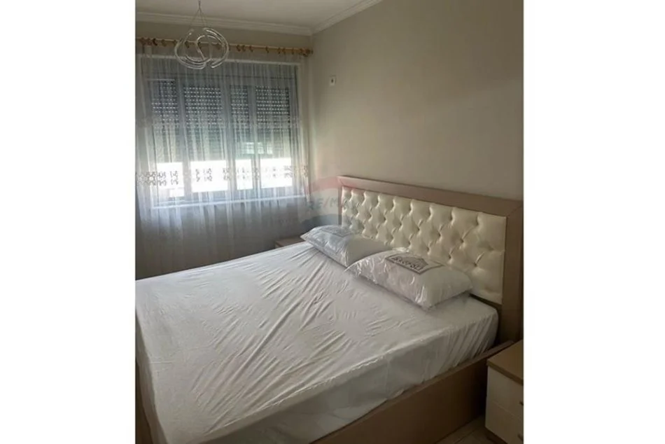 Tirane, jepet me qera 2+1 , 87 m² 500 € 