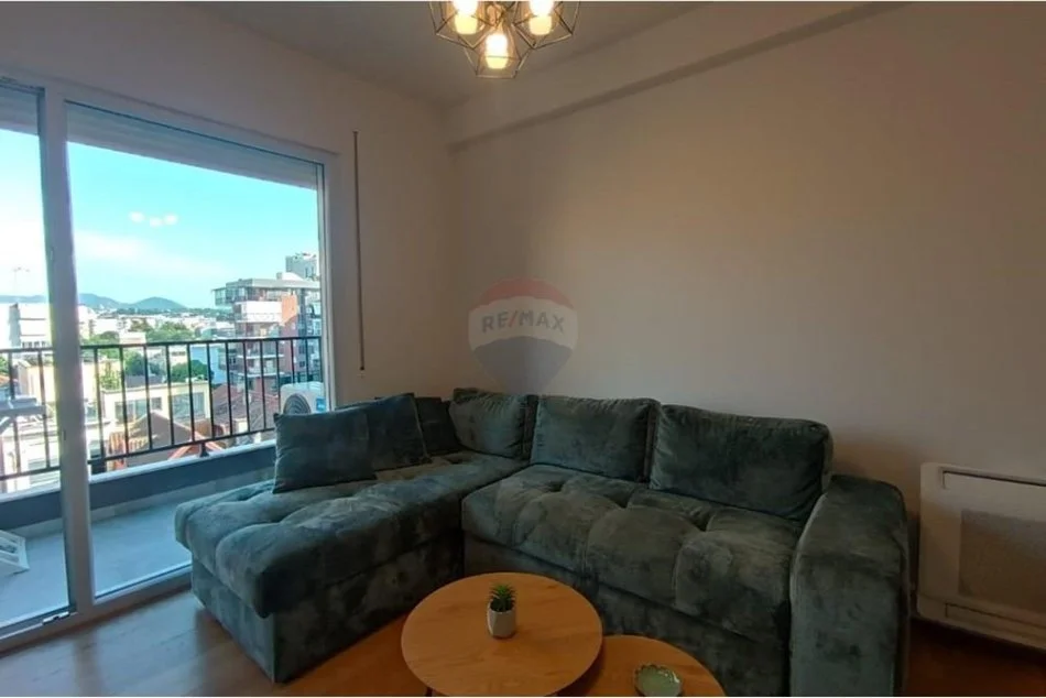 Tirane, jepet me qera apartament 1+1+Ballkon Kati 5, 67 m² 700 € (rruga qemal stafa)