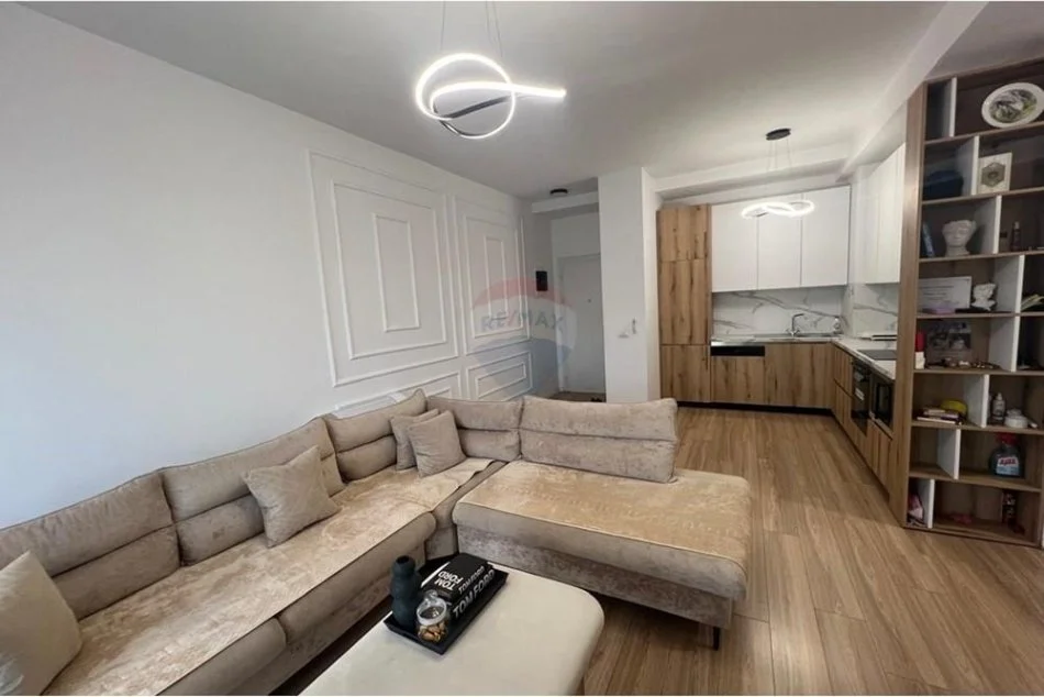 Tirane, jepet me qera 2+1+Ballkon Kati 4, 86 m² 650 € (rruga jordan misja)