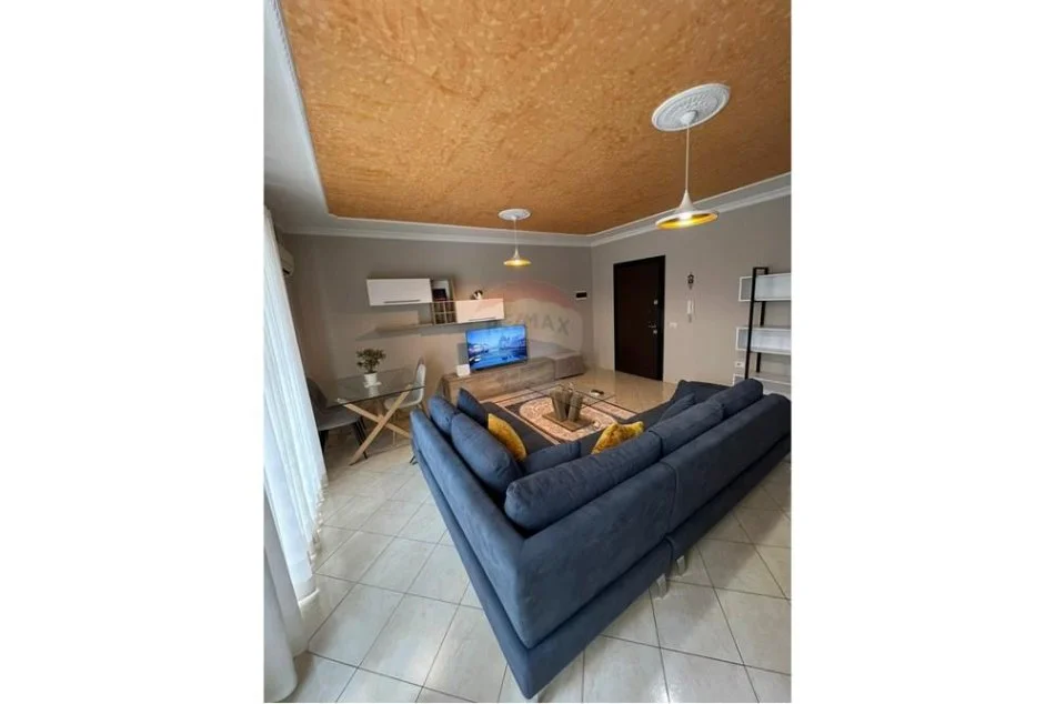 Tirane, jepet me qera apartament 1+1 Kati 1, 80 m² 550 € (Liqeni i Thate - Kompleksi Ferrari)