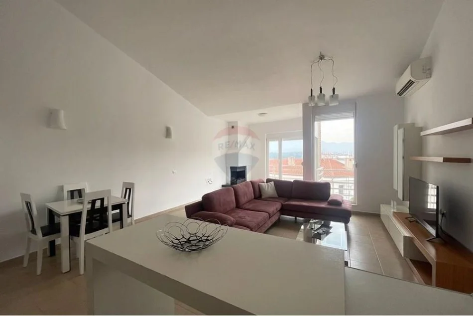 Tirane, jepet me qera apartament 1+1 Kati 4, 95 m² 550 € (kodra e diellit 1)