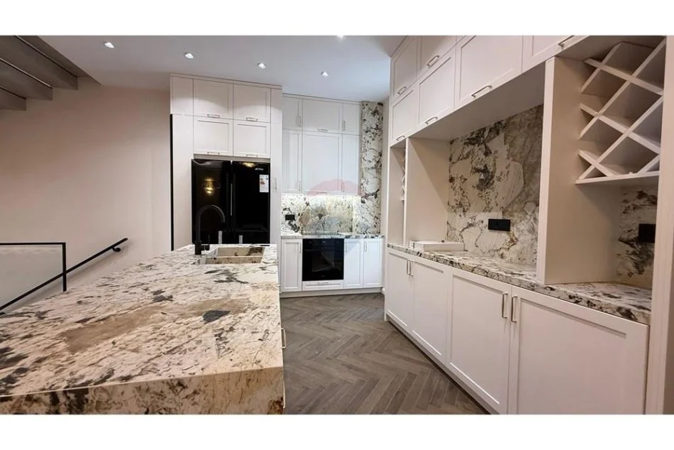 Tirane, jepet me qera Vile 3+1+Ballkon , 370 m² 3.500 € (rruga tiran elbasan)