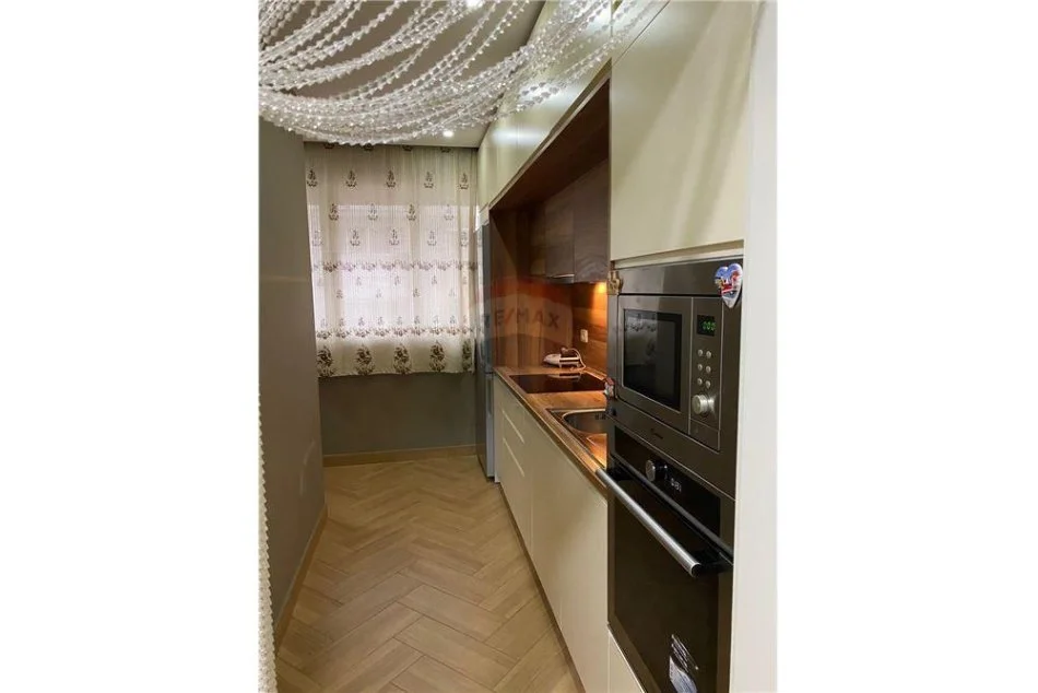 jepet me qera apartament 1+1 Kati 4, 59 m² 400 € (rruga irfan tomini)