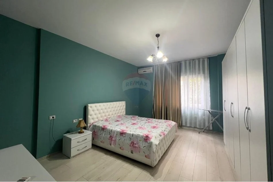 Shqiperi, jepet me qera apartament 1+1 , 94 m² 600 € (rruga e elbasanit)