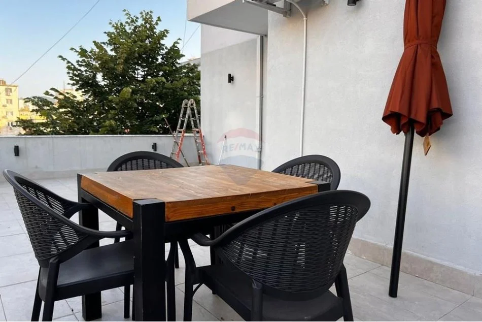 Tirane, jepet me qera apartament 1+1 Kati 2, 108 m² 750 € (21 dhjetori)