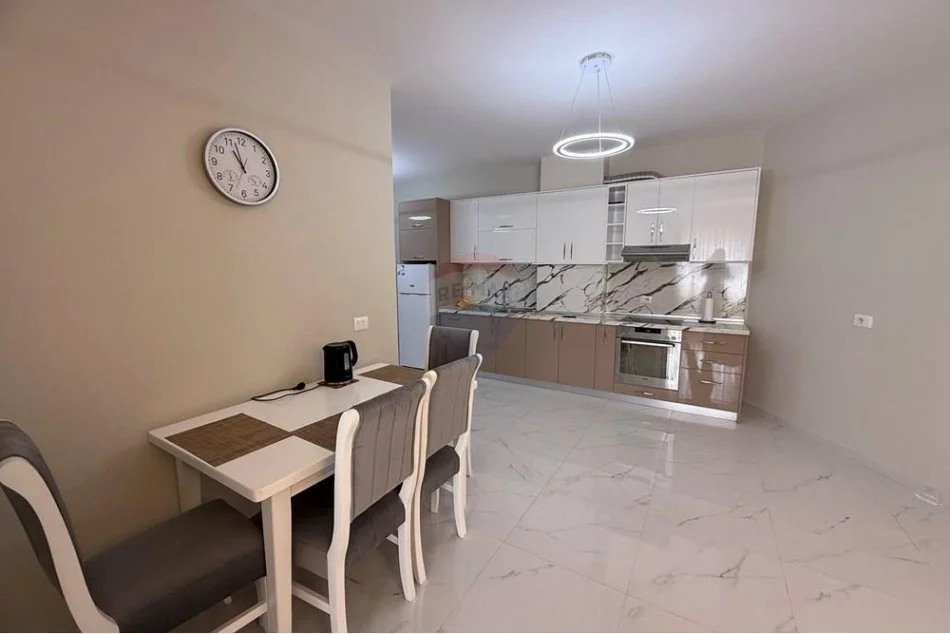 Tirane, jepet me qera apartament 1+1 , 70 m² 600 € (rruga haxhi hysen dalliu)