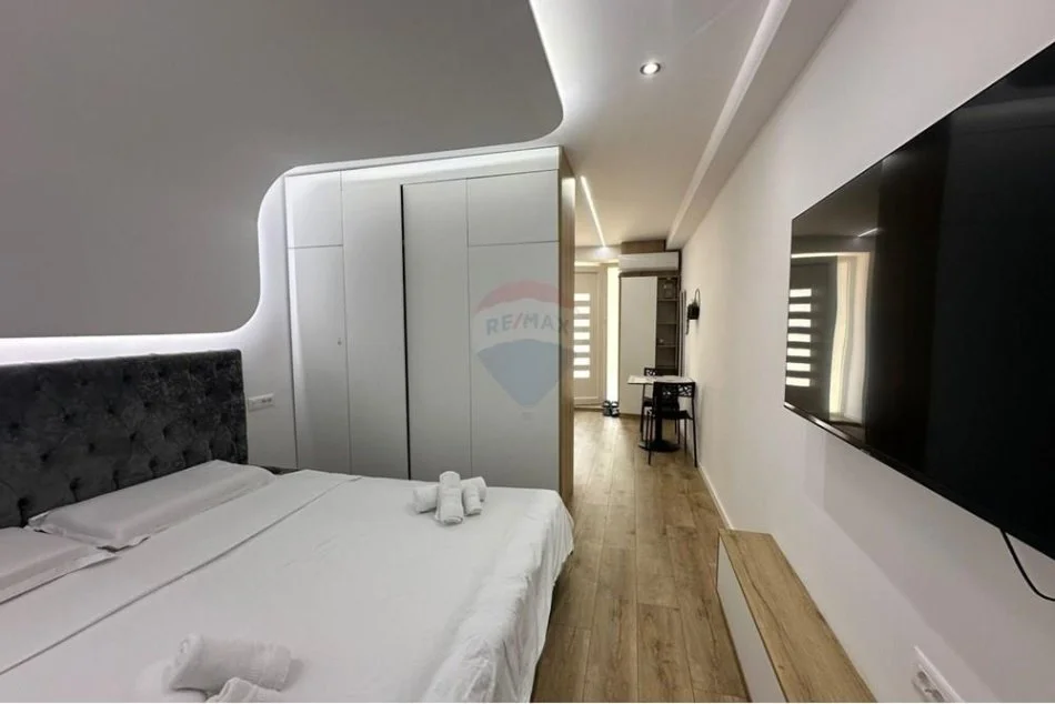 Tirane, jepet me qera vetem 1 dhome 1+1 , 40 m² 500 € (Rr. Muhamet Gjollesha)