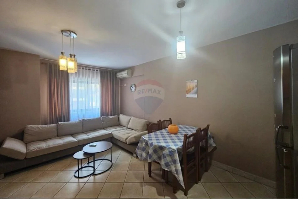 Tirane, jepet me qera apartament 2+1 Kati 4, 90 m² 650 € (vasil shanto)
