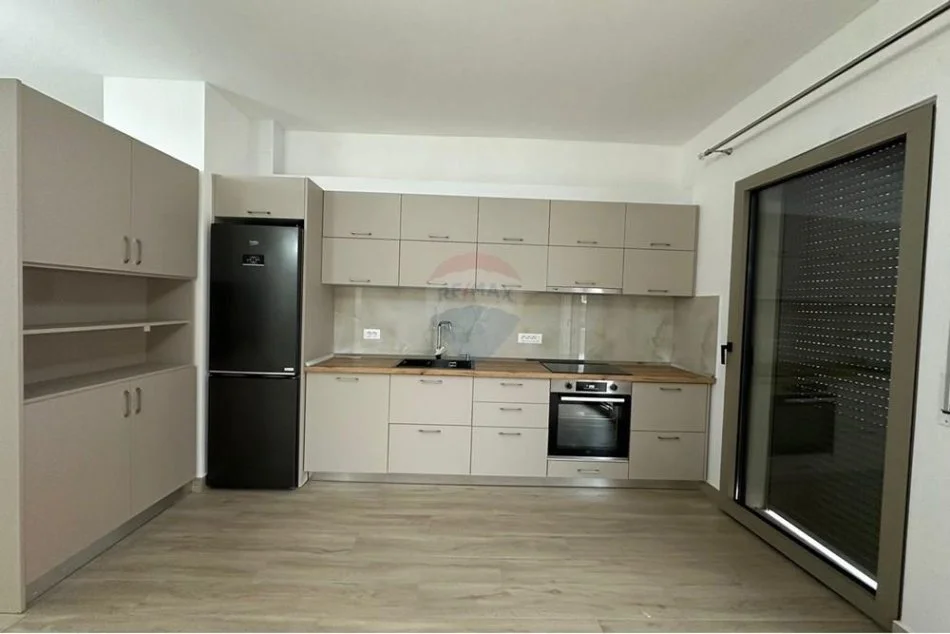 Tirane, jepet me qera apartament 1+1+Ballkon Kati 5, 75 m² 700 € (Kompleksi Delijorgji)