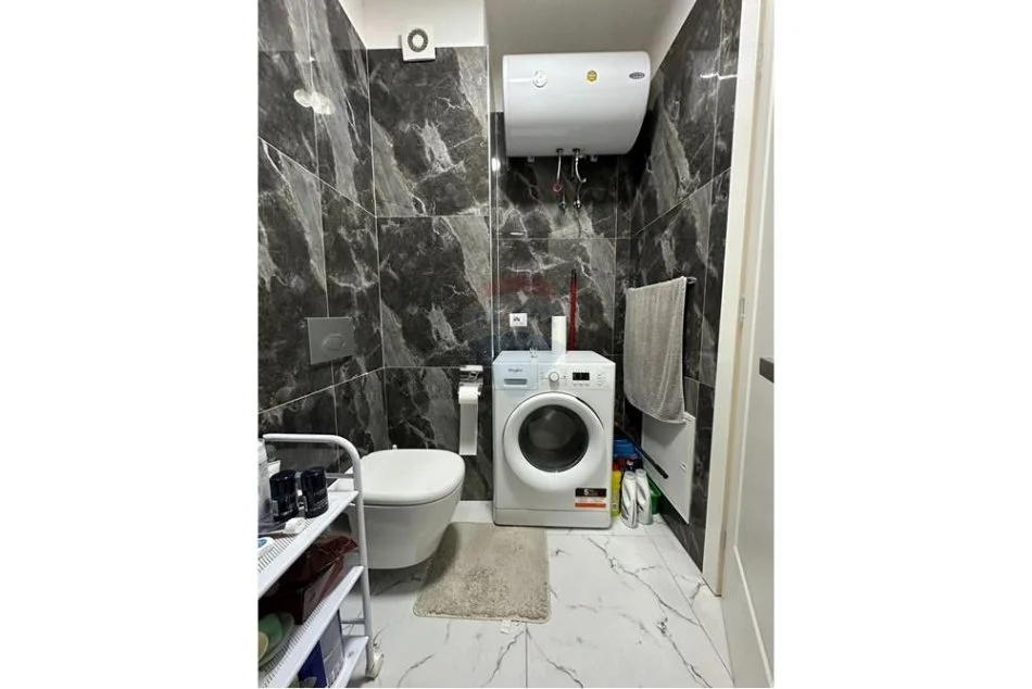 Tirane, jepet me qera apartament 1+1 , 110 m² 800 € (Tregu Cam)