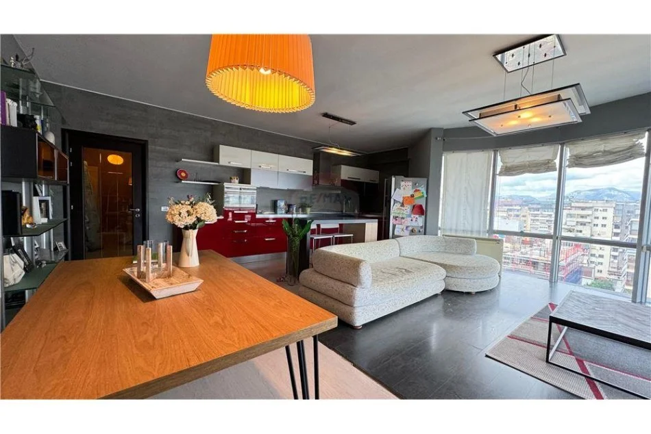 Tirane, jepet me qera apartament 2+1 , 126 m² 800 € (komuna e parisit)