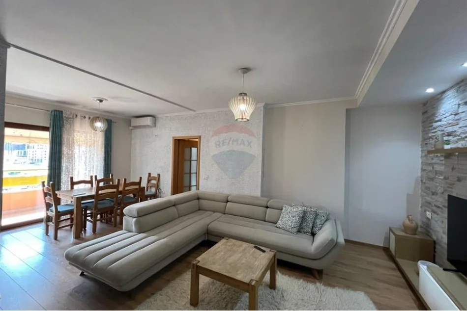 Tirane, jepet me qera apartament 2+1 , 110 m² 600 € (Pallati me Shigjeta)