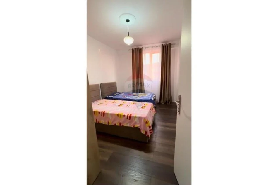 Tirane, jepet me qera apartament 2+1 Kati 4, 87 m² 450 € (Rruga Pano Lula)
