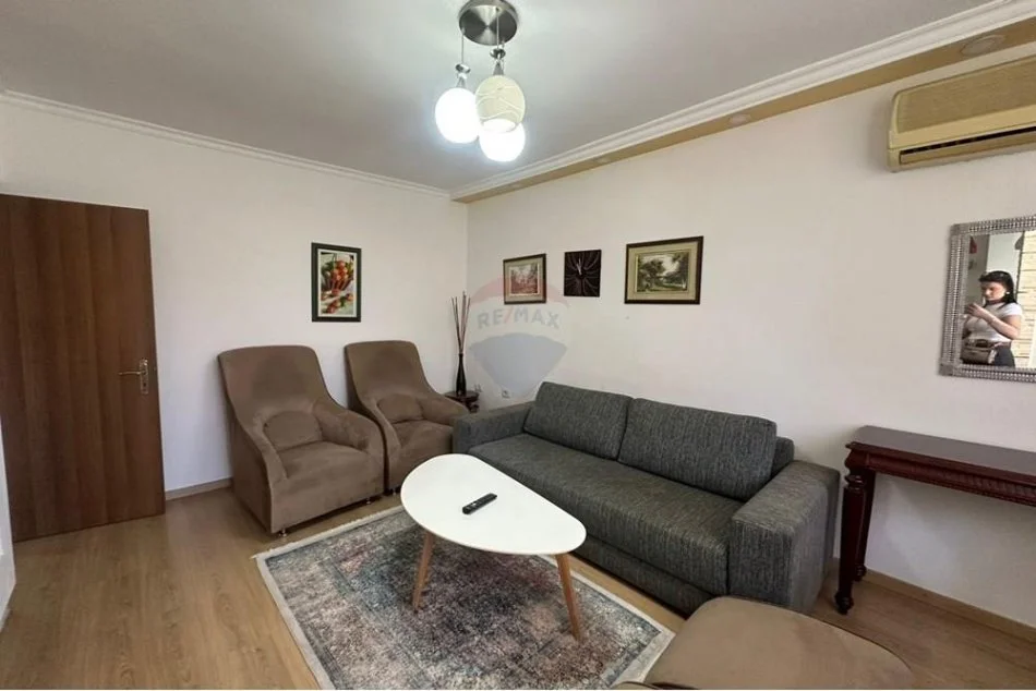 Tirane, jepet me qera apartament 1+1 Kati 2, 65 m² 450 € (rruga Tefta Tashko)