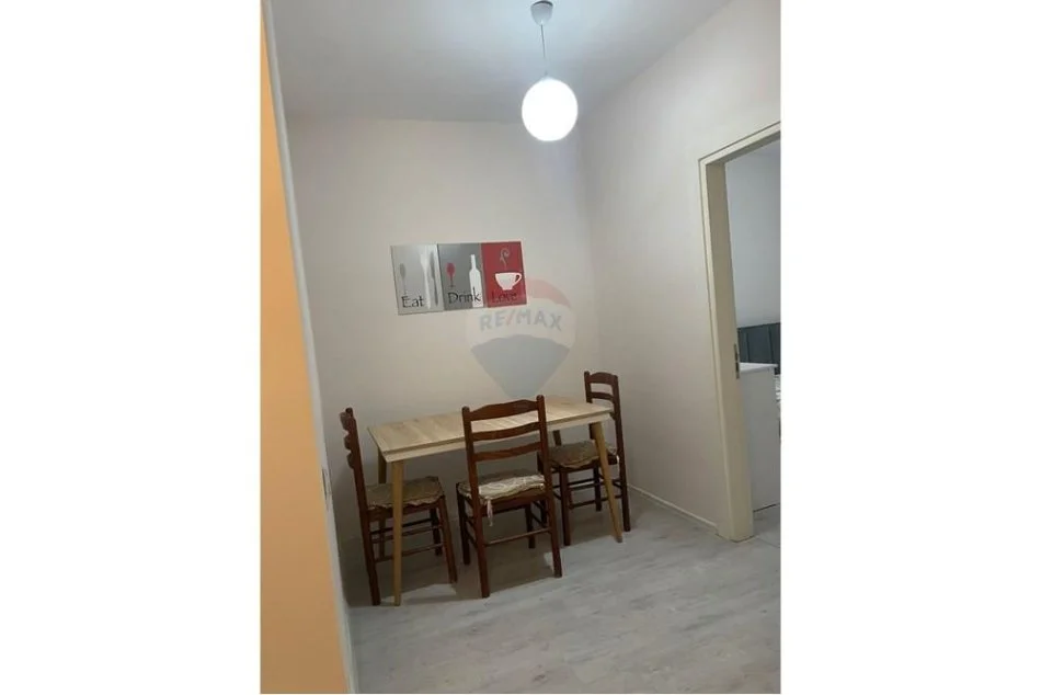 Tirane, jepet me qera apartament 1+1 Kati 1, 65 m² 500 € 