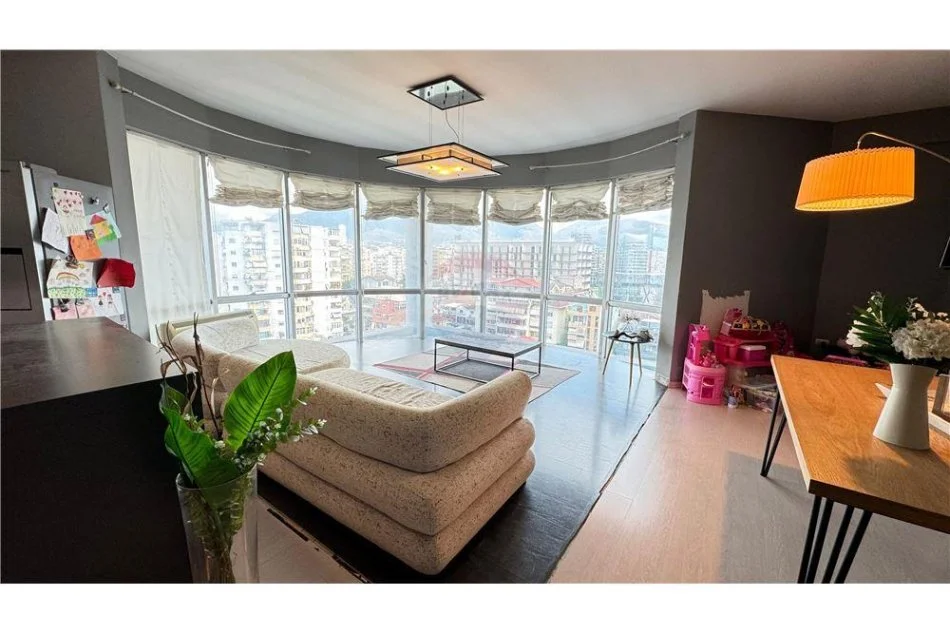 Tirane, jepet me qera apartament 2+1+Ballkon , 138 m² 800 € 