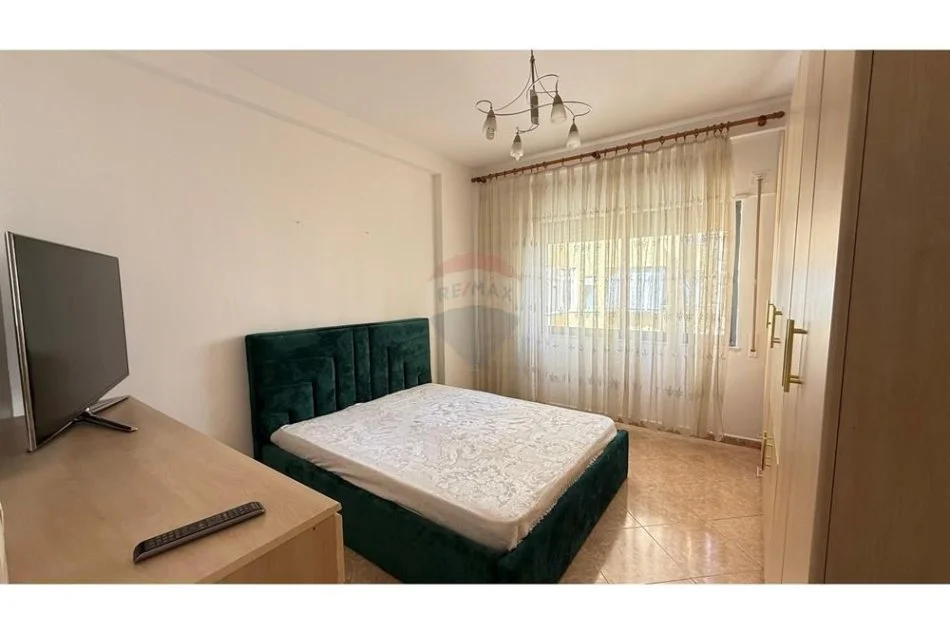 Tirane, jepet me qera apartament 2+1+Aneks+Ballkon Kati 5, 110 m² 750 € (Komuna e Parisit)