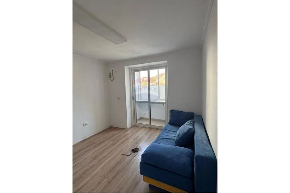 Tirane, jepet me qera apartament 2+1 Kati 2, 65 m² 800 € (Rruga Muhamet Gjollesha)