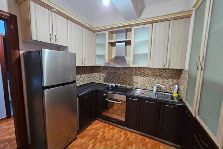 Tirane, jepet me qera apartament 2+1 , 100 m² 420 € (Fresk)