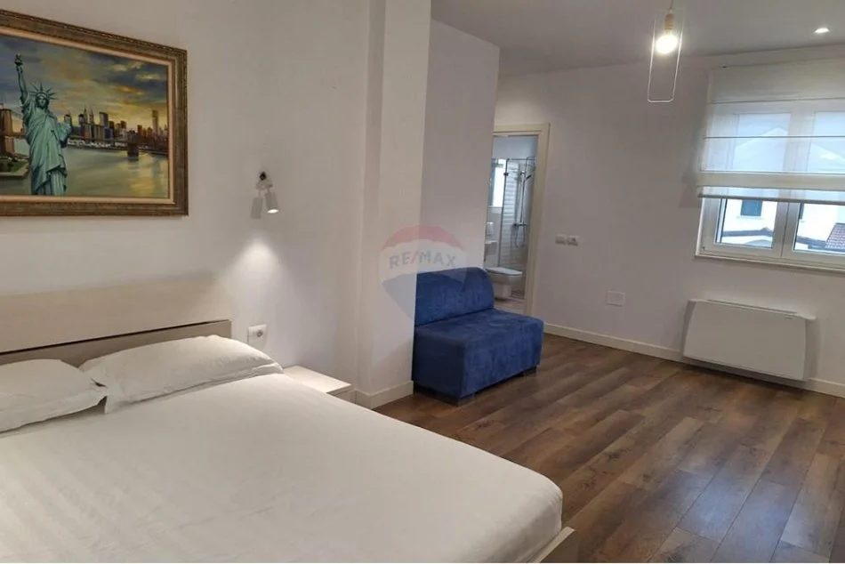 Tirane, jepet me qera Vile 4+1+Ballkon , 525 m² 1.800 € 