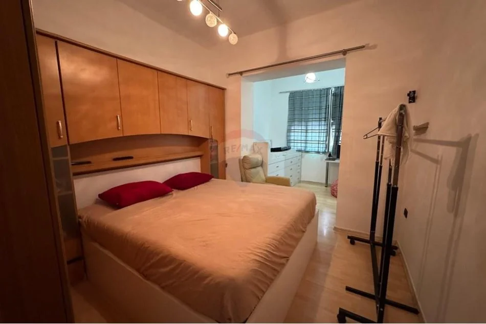 Tirane, jepet me qera apartament 1+1 Kati 2, 64 m² 700 € 