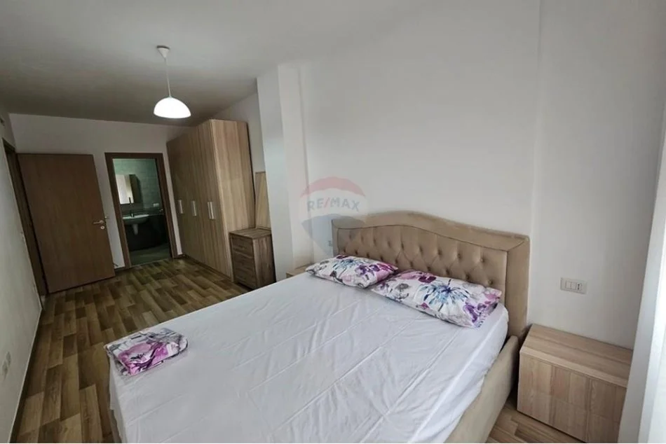 Tirane, jepet me qera apartament 2+1+Ballkon , 95 m² 600 € 