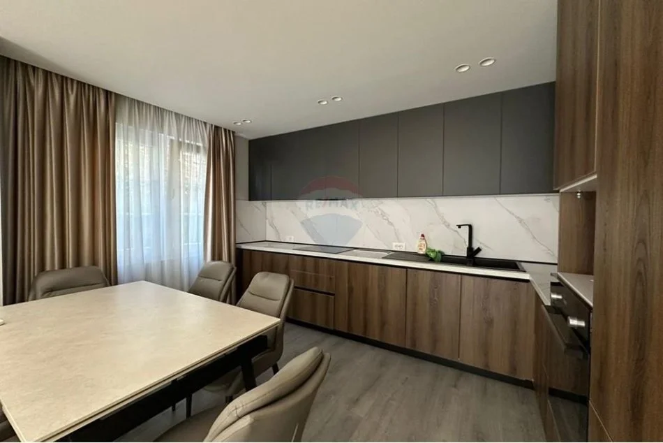 Tirane, jepet me qera apartament 2+1+Ballkon , 412 m² 1.000 € 