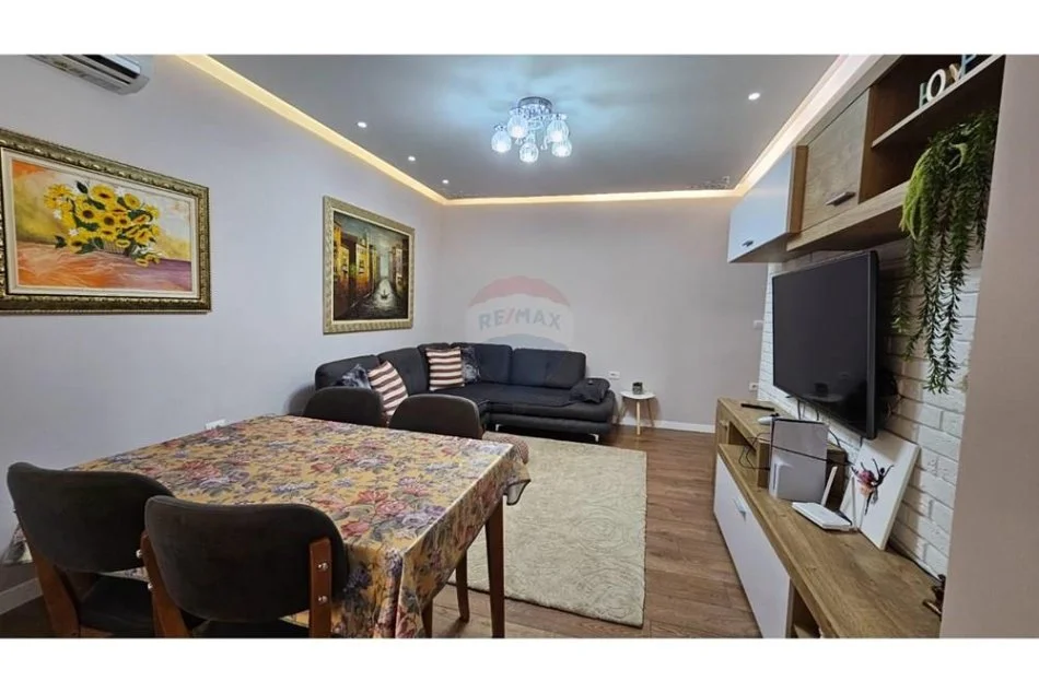 Tirane, jepet me qera apartament 2+1 , 71 m² 700 € 
