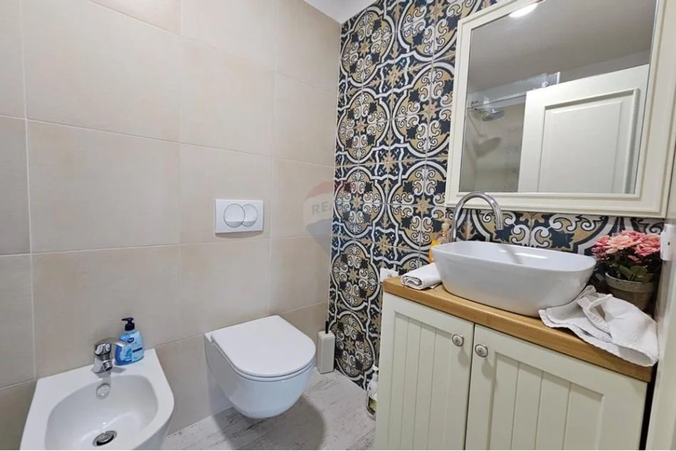 Tirane, jepet me qera apartament 2+1+Ballkon , 126 m² 850 € 