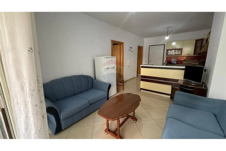 Tirane, jepet me qera apartament 1+1 Kati 1, 65 m² 300 € (Fresk)