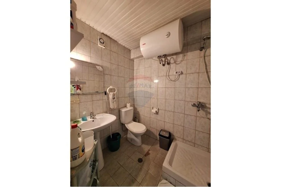 Tirane, shitet 1+1 , 60 m² 130.000 € (APARTAMENT 1+1 PER SHITJE PRANE PETRO NINIT)