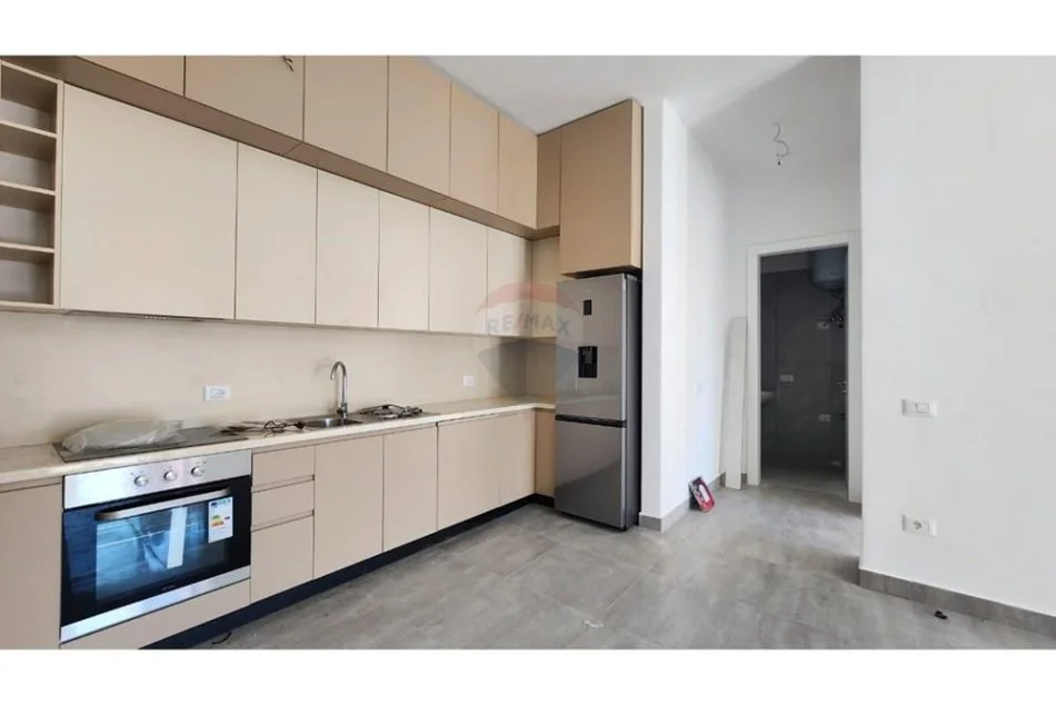 Tirane, jepet me qera apartament 1+1+Ballkon Kati 5, 70 m² 600 € (KOMPLEKSI DELIJORGJI)