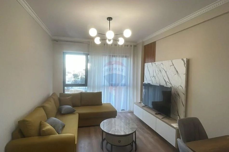 Tirane, jepet me qera apartament 2+1 Kati 5, 95 m² 700 € (Rr. Xhanfize Keko)