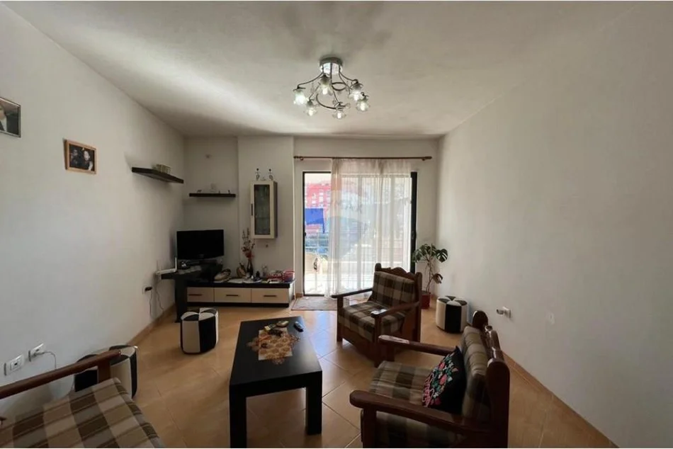 Tirane, shitet apartament 2+1 Kati 4, 115 m² 130.000 € (Pallatet Cabej)