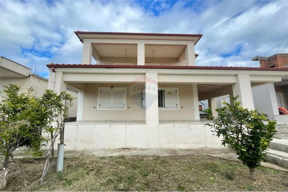 Vlore, shitet Vile 2 Katshe , 333 m² 200.000 € (Rr.Lef Sallata)