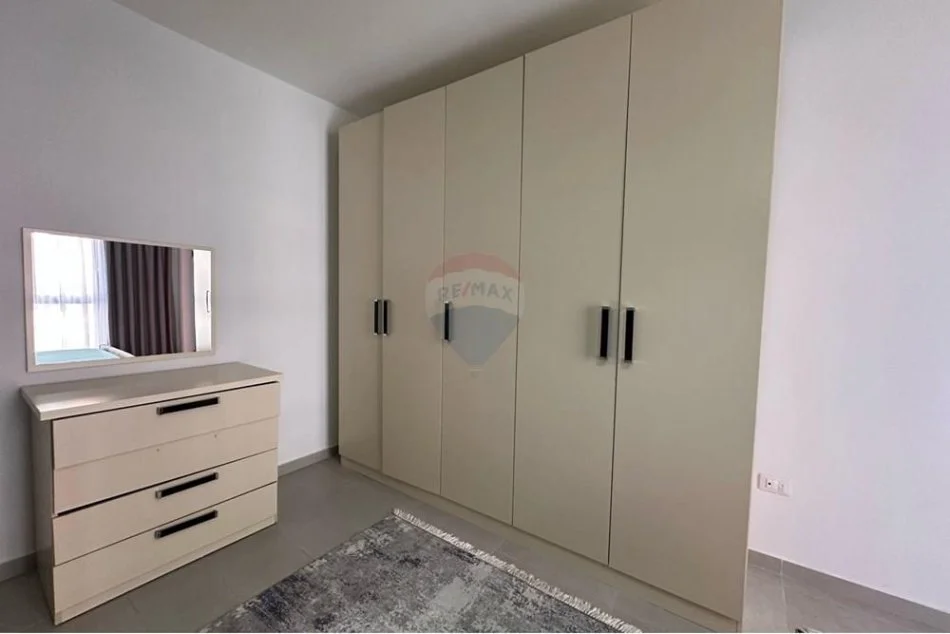 Tirane, jepet me qera apartament 2+1+Ballkon Kati 3, 85 m² 650 € (green city astir)