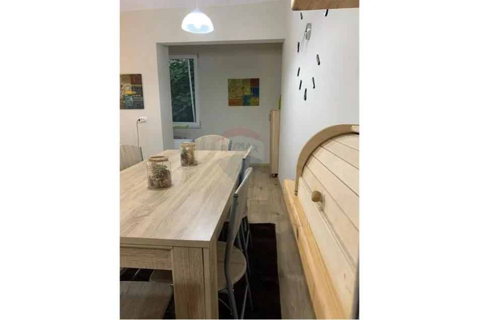 Tirane, jepet me qera apartament 1+1+Ballkon Kati 2, 65 m² 700 € (Qender)