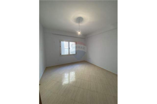 Tirane, jepet me qera apartament 3+1 120 m² 350 Euro