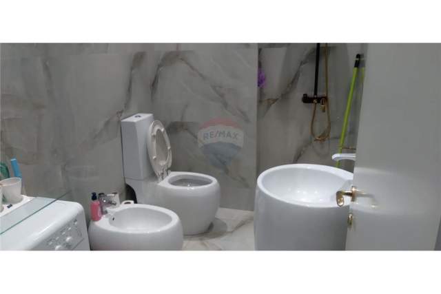 Tirane, jepet me qera apartament 1+1+BLK Kati 9, 60 m² 600 Euro (Zogu i Zi)