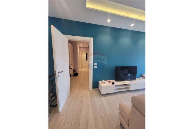 Tirane, jepet me qera apartament 2+1+BLK Kati 5, 130 m² 1.350 Euro (Zogu i Zi)