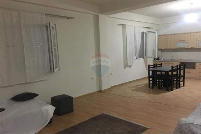 Tirane, jepet me qera apartament 1+1 Kati 1, 80 m² 300 Euro (Astir)