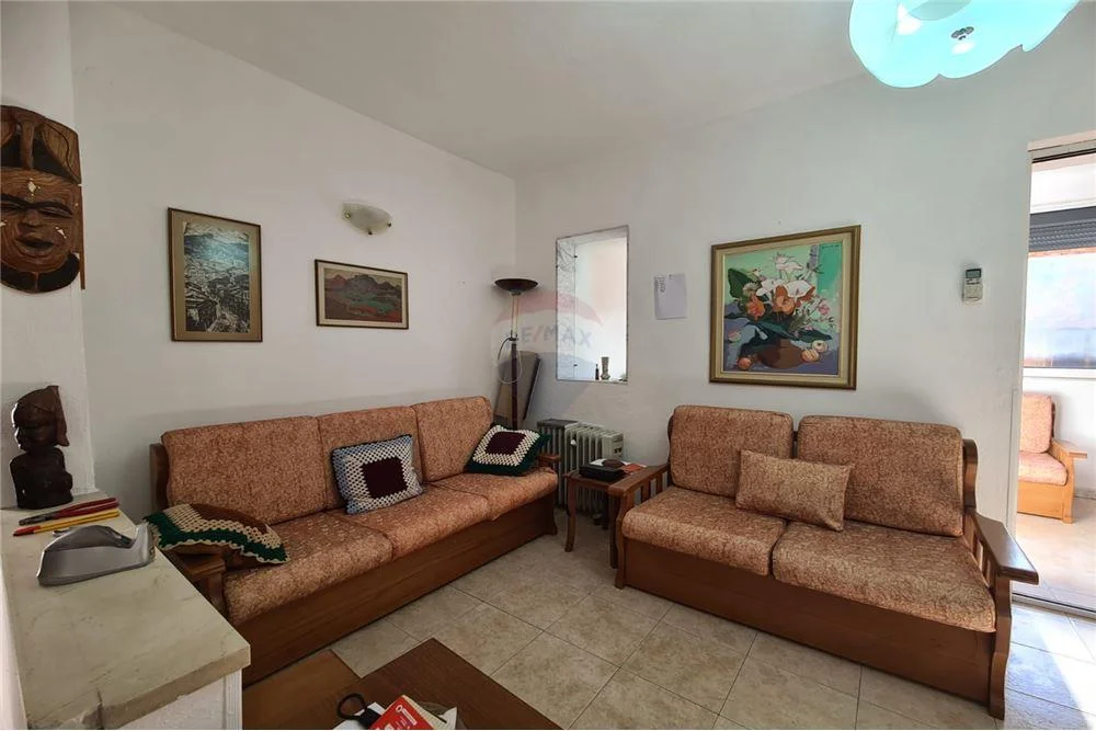 Apartament 1+1+studio ne shitje tek Myslym Shyri, prane Drejtorise se Policise.