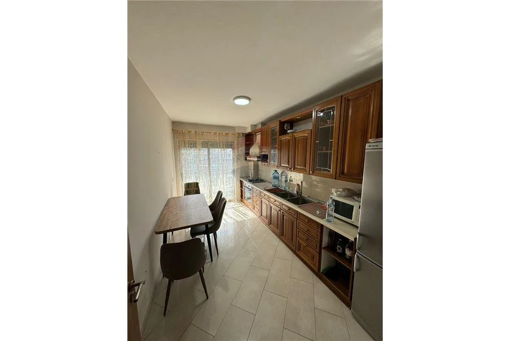 Apartament 2+1+2 me qira tek Kristal Center!