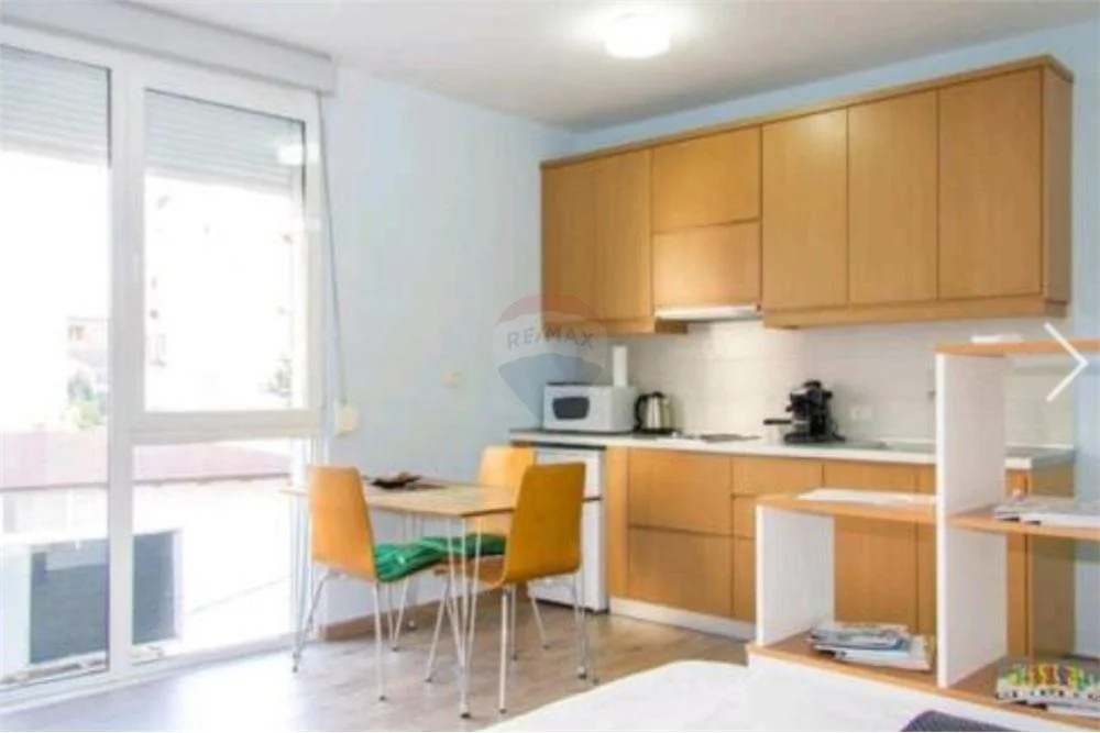 SHITET GARSIONERE TEK RRUGA E BARRIKADAVE!