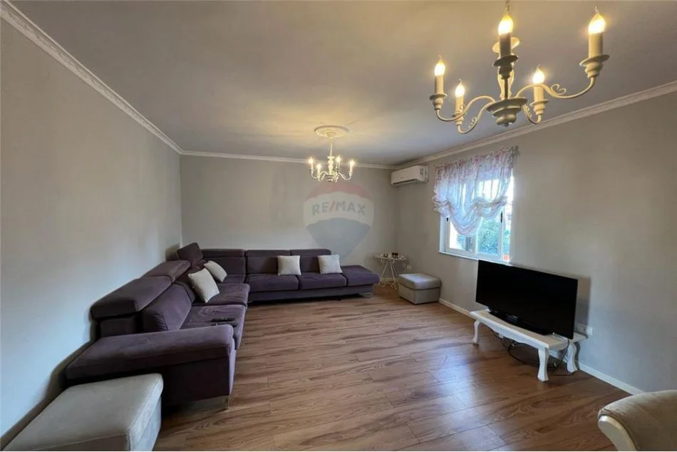 Jepet apartament 1+1 per qira ne Rrugen Fortuzi. 500eur