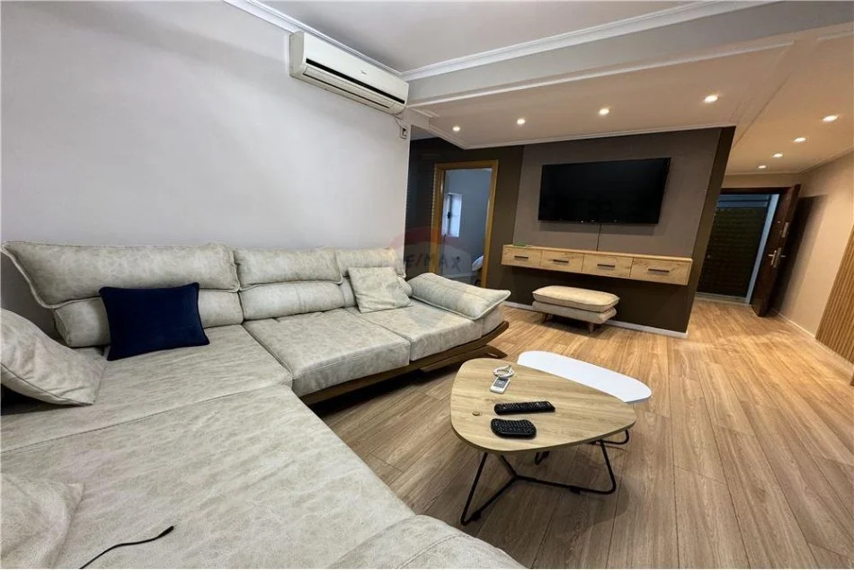 Shitet apartment 2+1 tek Myslym Shyri, prane karburant Kastrati!